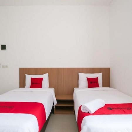 Auberge de jeunesse Reddoorz Syariah Near Lapangan Pancasila Simpang Lima à Semarang Extérieur photo