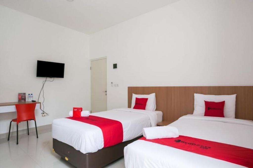 Auberge de jeunesse Reddoorz Syariah Near Lapangan Pancasila Simpang Lima à Semarang Extérieur photo