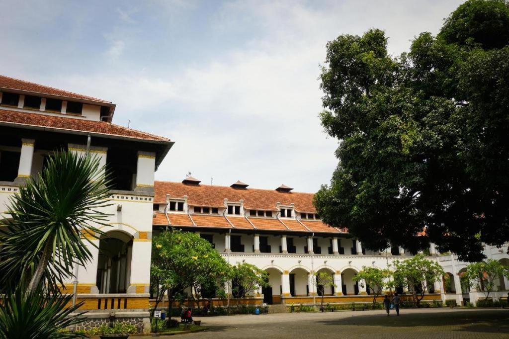 Auberge de jeunesse Reddoorz Syariah Near Lapangan Pancasila Simpang Lima à Semarang Extérieur photo