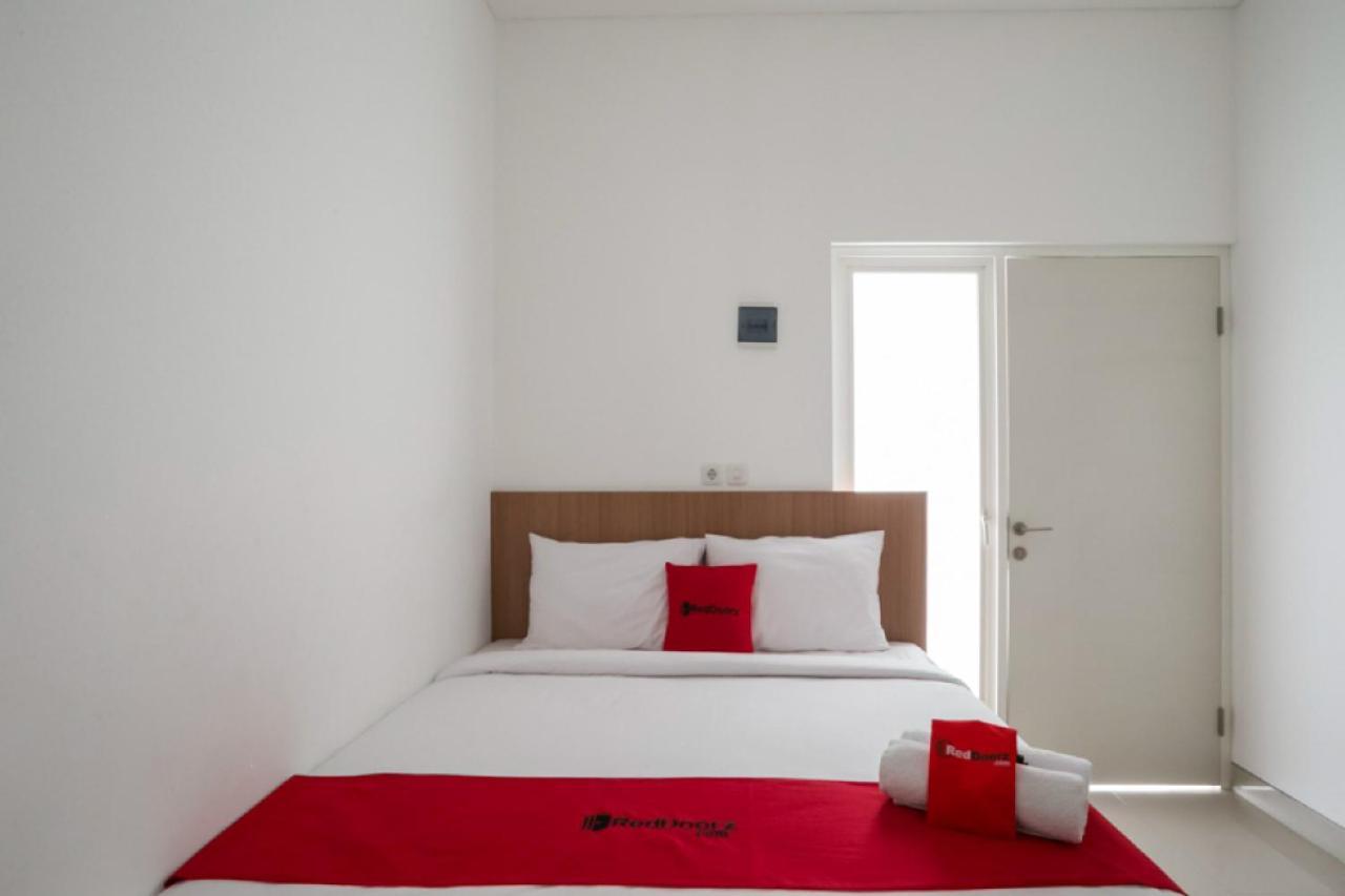 Auberge de jeunesse Reddoorz Syariah Near Lapangan Pancasila Simpang Lima à Semarang Extérieur photo
