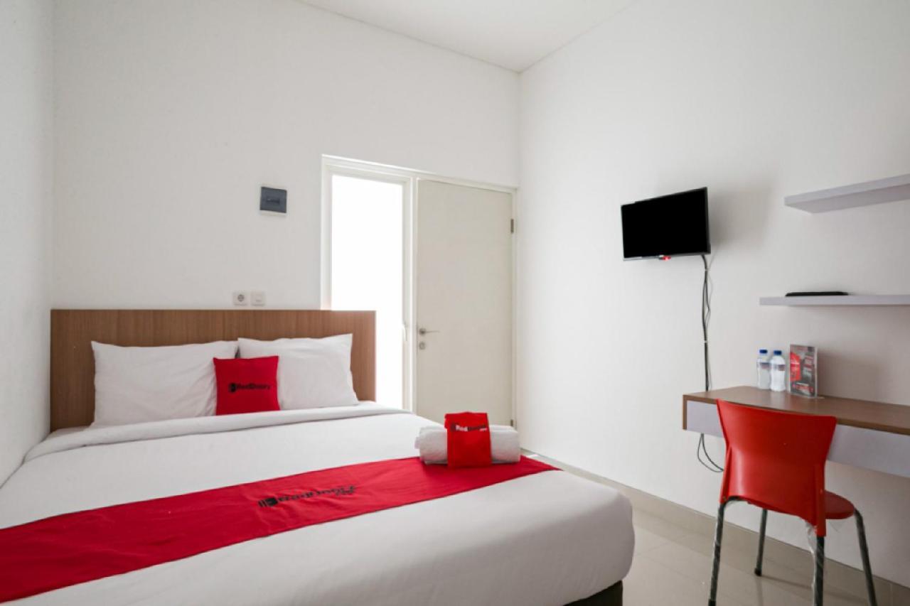 Auberge de jeunesse Reddoorz Syariah Near Lapangan Pancasila Simpang Lima à Semarang Extérieur photo