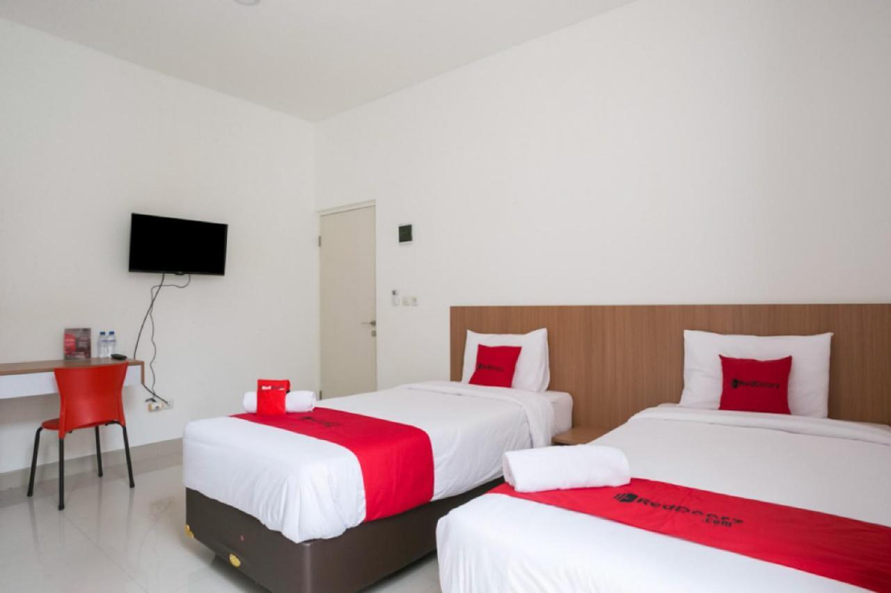 Auberge de jeunesse Reddoorz Syariah Near Lapangan Pancasila Simpang Lima à Semarang Extérieur photo