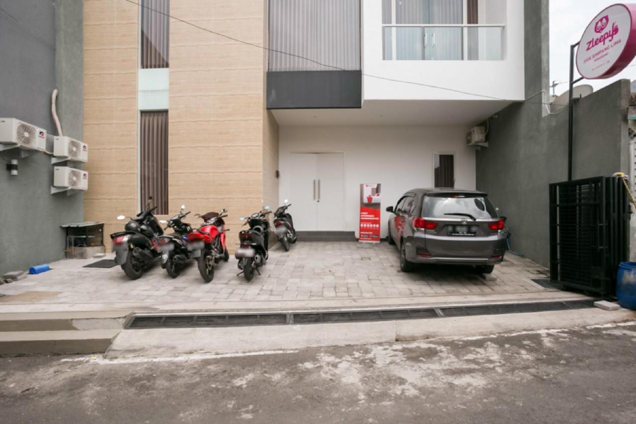 Auberge de jeunesse Reddoorz Syariah Near Lapangan Pancasila Simpang Lima à Semarang Extérieur photo