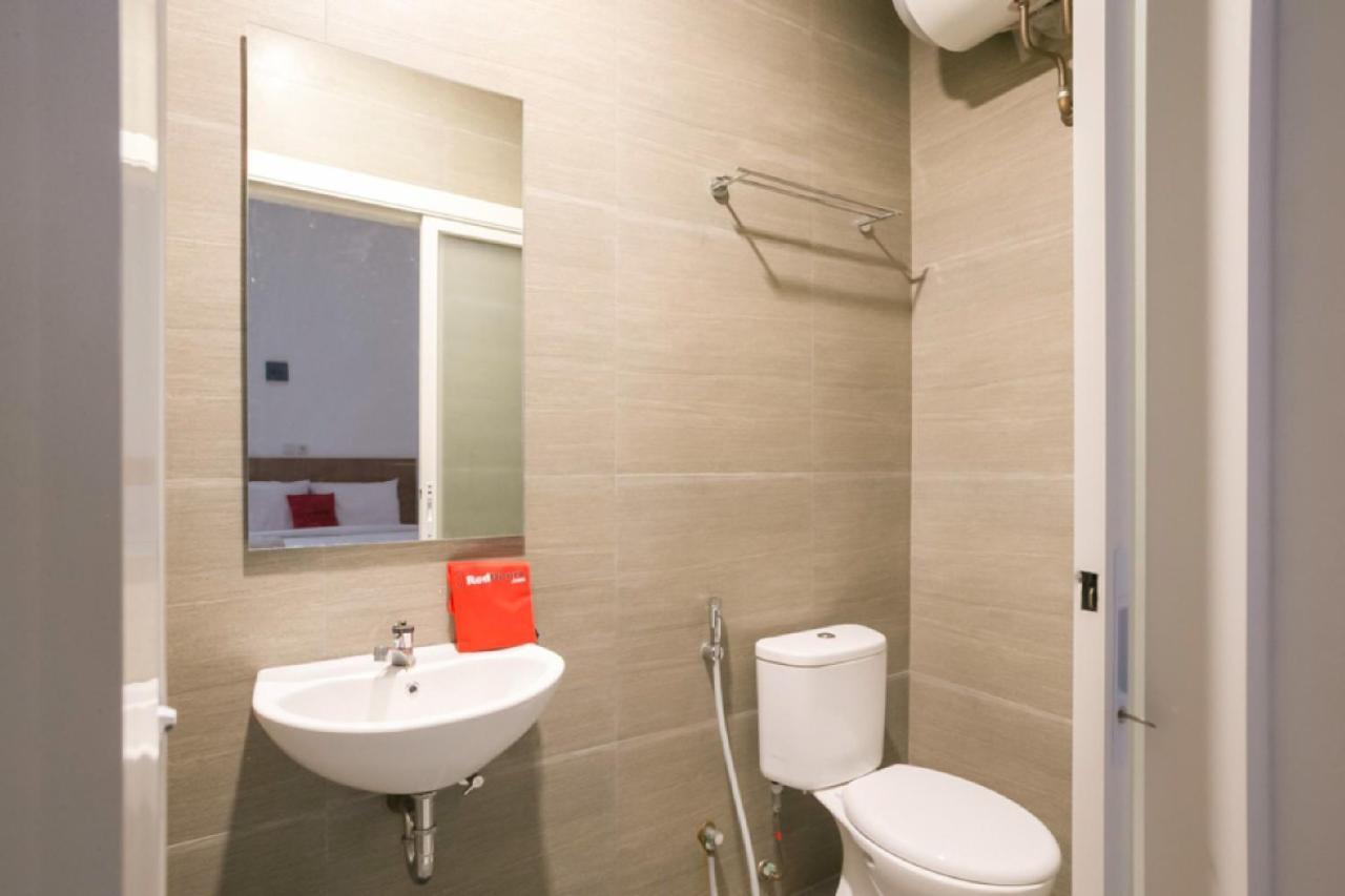 Auberge de jeunesse Reddoorz Syariah Near Lapangan Pancasila Simpang Lima à Semarang Extérieur photo